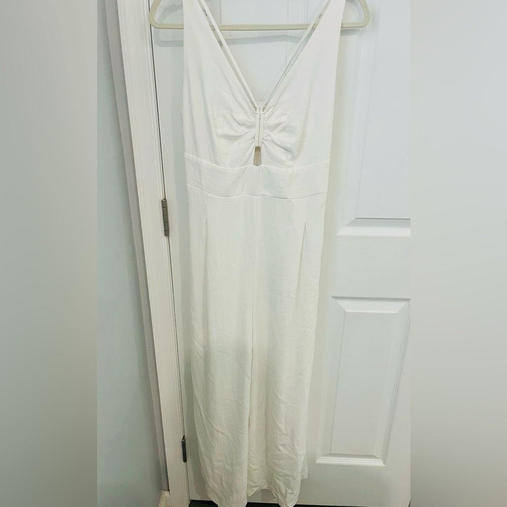 Elegant White Linen Jumpsuit with Cutout